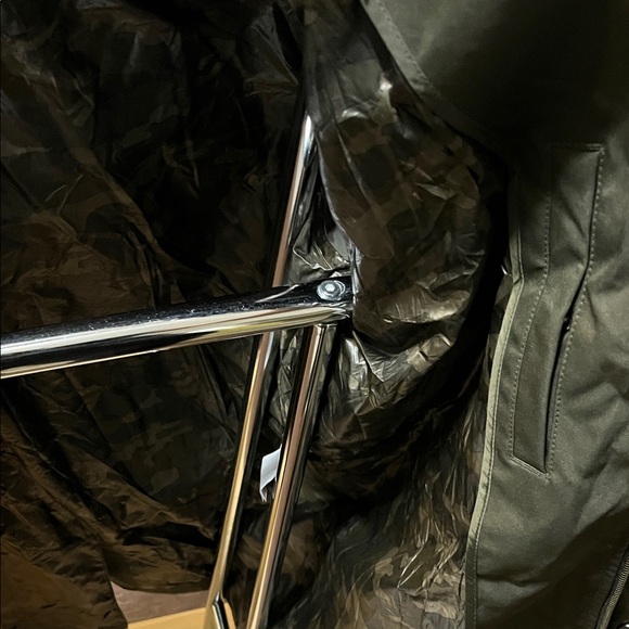 Banana Republic Men's Dark Green Raincoat - Picture 4 of 7